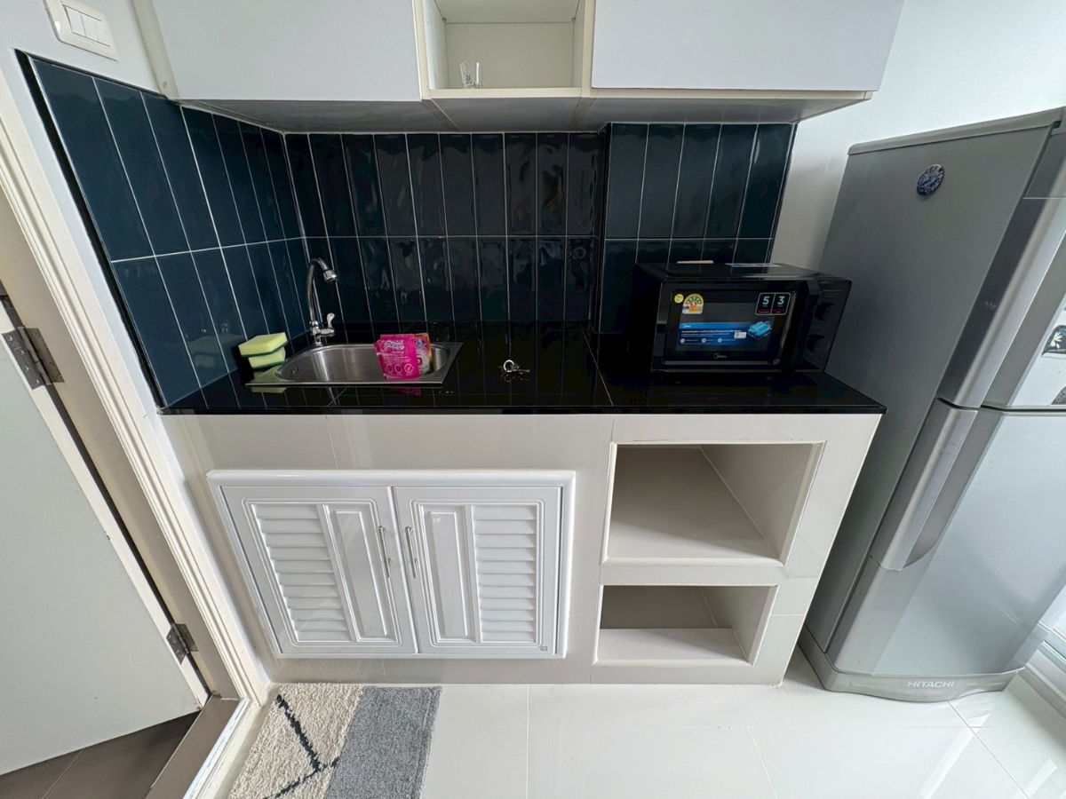 picture Lumpini Wongamat. Rent 8,500 for 1 year contract. - 4/10