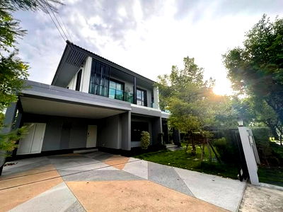 บ้านเดี่ยวให้เช่า : HR3162ให้เช่าคฤหาสน์หรูแปลงมุม บุราสิริ วงแหวน - อ่อนนุช ทำเลศักยภาพใกล้ Mega Bangna | บ้านใหม่หลังใหญ่ พื้นที่กว่า 106 ตร.ว. | รับผู้เช่าต่างชาติ