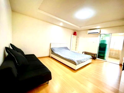 Condos for rent MRT Huai Khwang : 🏢 Happy Condo Ratchada 18 for rent  📍 Close to MRT Huai Khwang / Sutthisan (motorbike taxi available in front of the building)