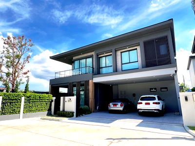 Houses for sale Bangkok Bus Terminal Southern : Selling at a loss! Luxury house, Bangkok Boulevard Ratchaphruek-Pinklao.