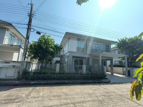 บ้านเดี่ยว มีนบุรี ร่มเกล้า รามคำแหง ม.เพอร์เฟคพาร์ค ถนนร่มเกล้า 6/1 ต้นโครงการ ไซน์ใหญ่ นัดชมก่อนตัดสินใจ 085-318-6868 คุณวา