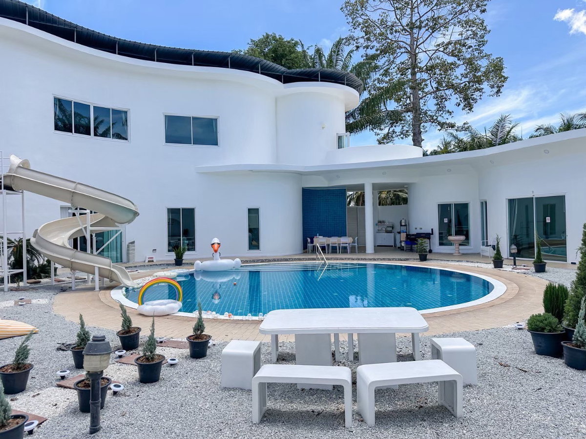 รูป โอกาสทองของมักลงทุน!!! ติดตลาดแล้ว รายได้เดือนละ 200,000 บาท ขาย Pool Villa ใหญ่ แต่งสวย ครบ ไร่เศษ กลางพัทยา เหมาะทำรายวัน จับตลาดโลก | #TPI-2710 - รูปที่ 2/17