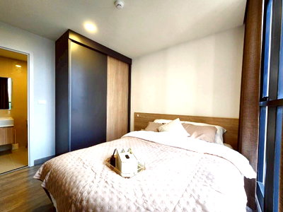 Condos for sale : Urgent sale!! 2-bedroom condo in Sathorn – Charoen Nakhon area, near ICON SIAM. Spacious and ready to move in.