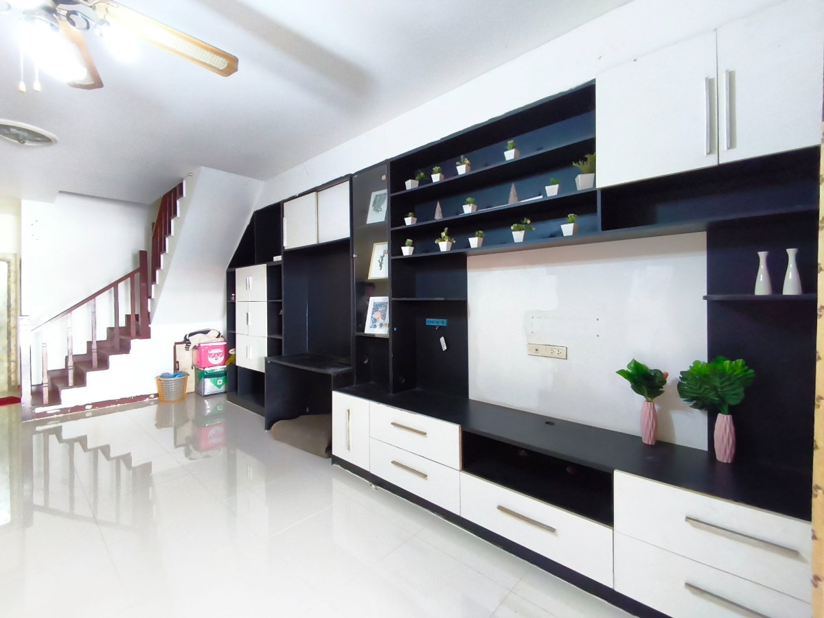 รูป ทาวน์เอ้าส์ หนองจอก มิตรไมตรี หมู่บ้านนันทวี 4 รีสอร์ท ใกล้ถนนเดินสะดวก มีรถโดยสารผ่านหน้าโครงการ  นัดชมด่วน ราคาดี 085-318-6868 คุณวา - รูปที่ 5/13
