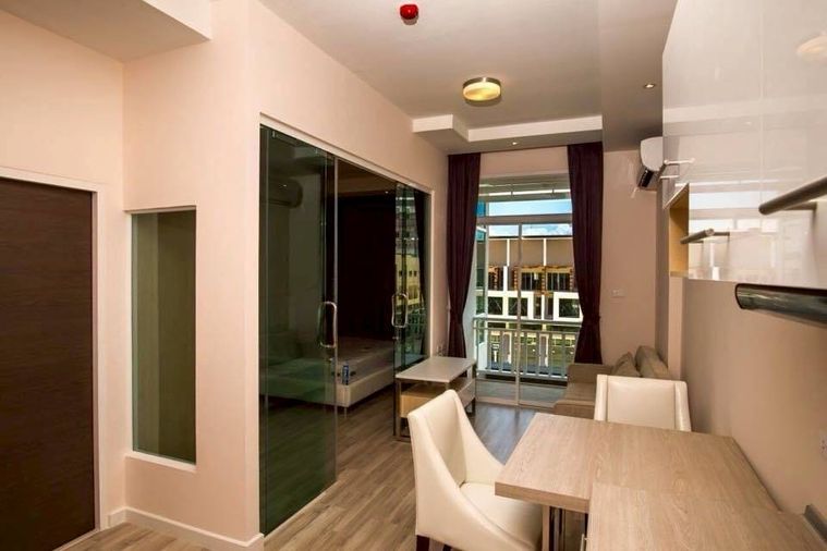 My hip Condo 2  เพดานสูง  ในบิสสิเนสพาร์ค  พร้อมเครื่องใช้ไฟฟ้า 