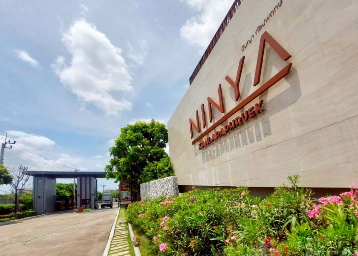 picture Semi-detached house for sale, Ninya Kanlapaphruek, special unit, plot next to a garden, 37.7 sq m., 207 sq m., with the addition of a terrace balcony. - 39/40