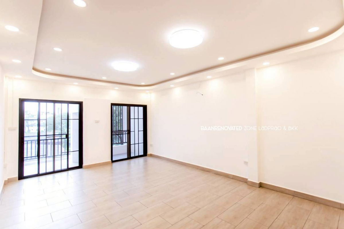 picture Urgent sale! 3-story townhome, Seri Thai 17, newly renovated in a stylish, eye-catching white design. Ready to move in. - 7/25