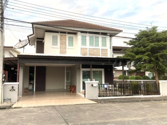 ให้เช่าบ้านเดี่ยว 2 ชั้น มี 3 ห้องนอน 3 ห้องน้ำ 1 ห้องครัว จอดรถได้ 2 คัน