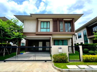 Houses for sale Tawanna : Urgent sale, most special price in the Burasiri Krungthep Kreetha project | Empty house, 4 bedrooms, 57.5 sq m, for you to decorate to your style.
