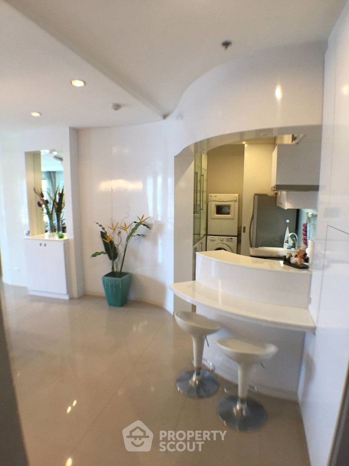 picture 2-BR Condo at Citi Smart Sukhumvit 18 near BTS Asok (ID 509785) - 3/10