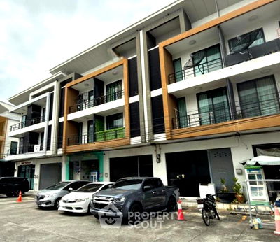 ทาวน์โฮม ชลบุรี : ทาวน์เฮ้าส์ 4-ห้องนอน ใน หนองขาม (ID 2537017)