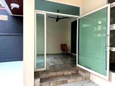 Townhouses for rent Watthana : LTH14159 – Townhouse for Rent | Sukhumvit 46 | 400 sqm | 5 Beds 4 Baths | Near BTS Phra Khanong | 90K/Month | ทาวน์โฮมให้เช่า สุขุมวิท 46