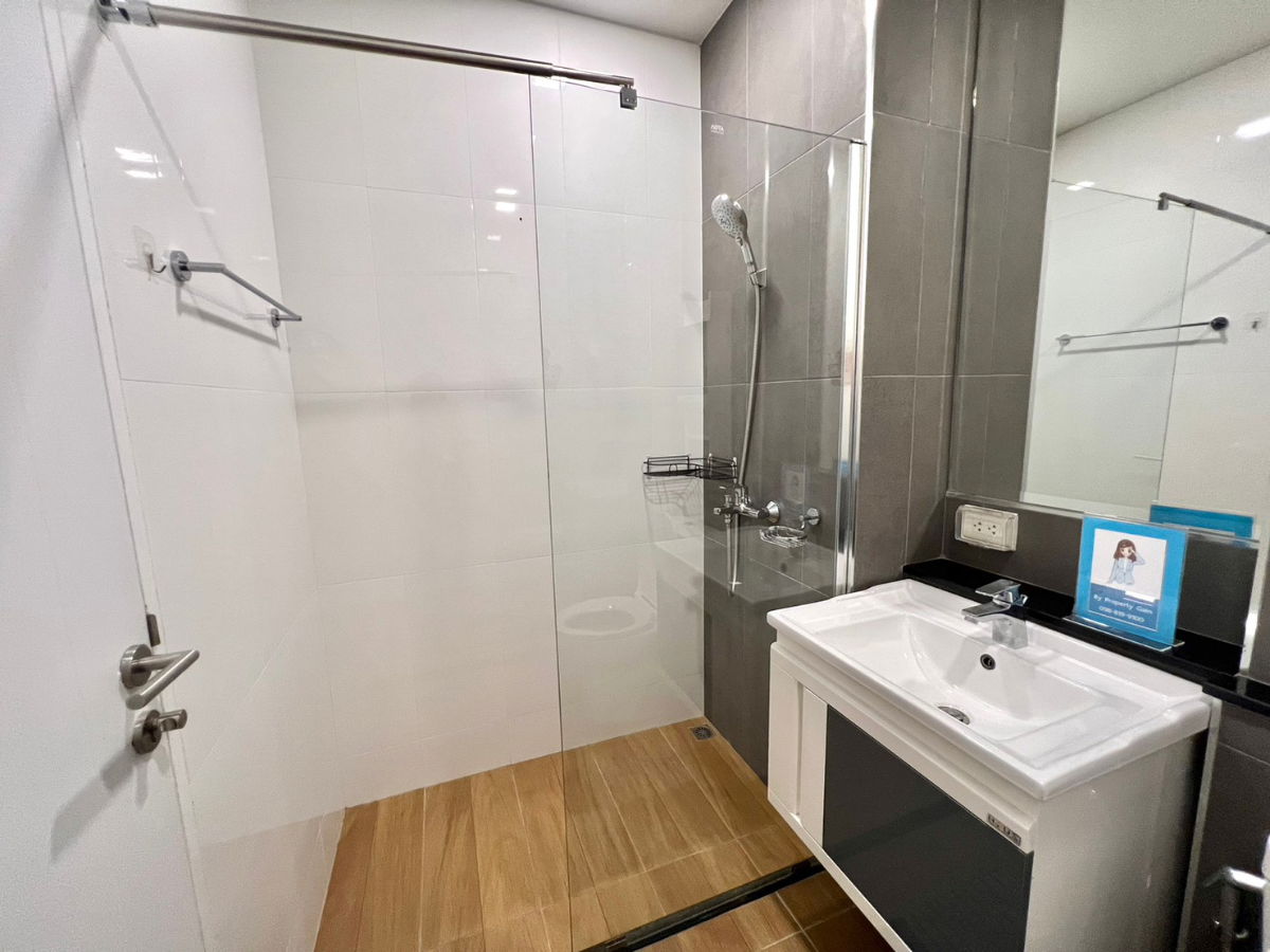 picture 2-bedroom unit in a new building in Munich. Great price: 17,000 THB. 2nd floor, pool view. Beautiful, brand new unit in a lovely building. - 22/31