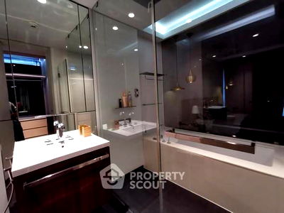 Condos for rent BTS Chit Lom : 2-BR Condo at 185 Rajadamri near BTS Ratchadamri (ID 2552578)