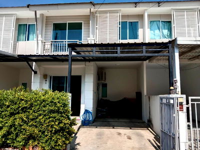 Townhouses for rent Chiangmai Night Safari : Townhome  for  rent  with  3 bedrooms   and  2 toilets.