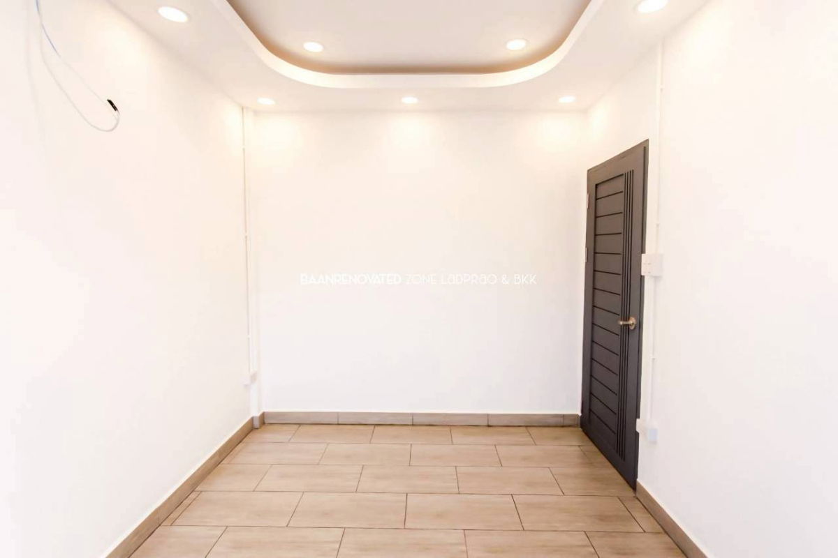 picture Urgent sale! 3-story townhome, Seri Thai 17, newly renovated in a stylish, eye-catching white design. Ready to move in. - 9/25