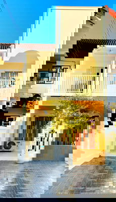 Townhouses for sale Ratchaburi Industrial Estate : Two-storey townhouse for  sale   3 bedrooms , 3 toilets and 1-2 parkings.