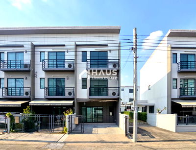 Townhouses for sale Navamindradhiraj University : Baan Klang Muang Pinklao - Charan / 3 Bedrooms #TBGK039