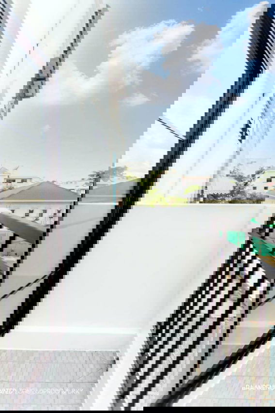 picture Urgent sale! 3-story townhome, Seri Thai 17, newly renovated in a stylish, eye-catching white design. Ready to move in. - 8/25