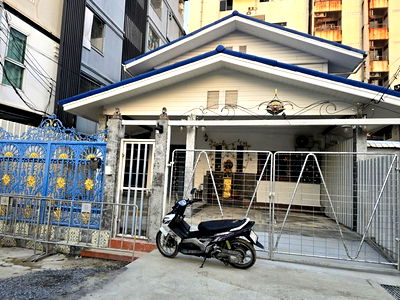 Houses for rent ถนนวิภาวดีรังสิต : FOR RENT  HOUSE PROPERTY  30000 BAHT per MONTH