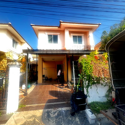 Twin houses for rent Bhakasa Industrial : Twin house for rent, 2 stories, 38 sq.wa, located on a main road in K.C. Parkville (Bangna-Theparak) village. Ready to move in.