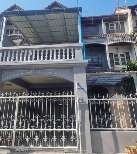 ขายทาวน์เฮ้าส์ 3 ชั้น ซอยชักพระ 10 ตลิ่งชัน บ้านสวย ทาสีปูกระเบื้องให้ใหม่ทั้งหลัง ใกล้เซ็นทรัล ปิ่นเกล้า 
