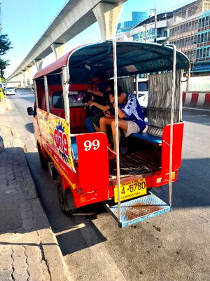 Condos for rent 700 Year Sports Arena Chiang Mai : Prachanun condominium 5th floor building D Suksawads Rd.doi26 1.6 kms.from the entrance. 