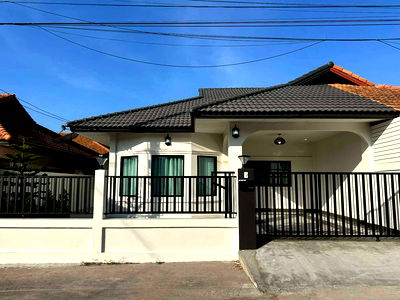 Twin houses for sale Chonburi : Twin house for sale in Pattaya, Rawiporn City Home Village, Nong Prue, Bang Lamung, Chonburi.