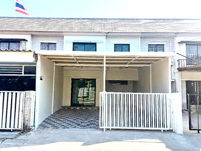 ทาวน์โฮม ลำลูกกา ปทุมธานี : บ้านสวยแต่งใหม่ทั้งหลัง ม.พฤกษา 67 คูคต-ลำลูกกา 11 จัดเต็มครัวเคาน์เตอร์+หลังคาโรงรถ สวยจบไม่ต้องซ่อม ในงบไม่ถึง 2.5 ล้าน