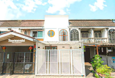 ทาวน์โฮม สถานีรถไฟฟ้ามัยลาภ : ขายบ้านด่วน! เฟรนชิฟ (บ้านหัวมุม) หมู่บ้านเฟรนชิฟ มัยลาภ  บ้านรีโนเวทสวยใส ใหม่หมดทุกจุด อย่างกับได้บ้านมือหนึ่งกันเลย แถมงานรีโนเวทครัว พร้อมอยู่