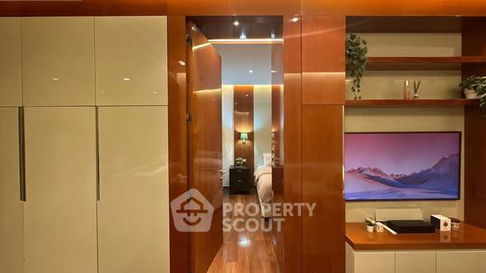1-BR Condo at The Address Sukhumvit 28 near BTS Phrom Phong (ID 2551976)