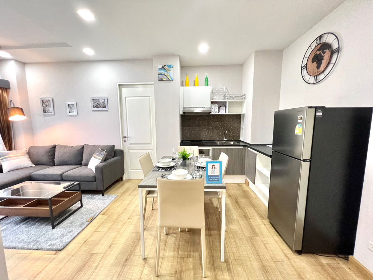 picture 2-bedroom unit in a new building in Munich. Great price: 17,000 THB. 2nd floor, pool view. Beautiful, brand new unit in a lovely building. - 12/31