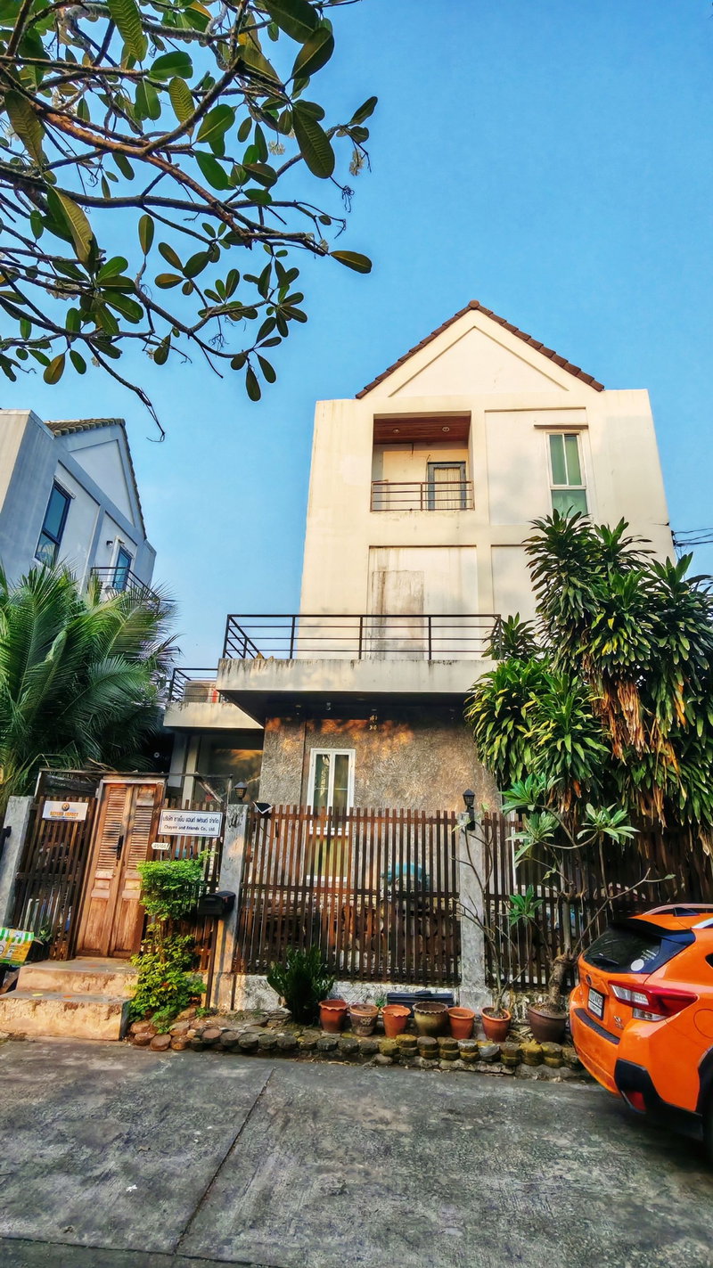 ทาวน์โฮมให้เช่า : 🏡✨ บ้านหรู 3 ชั้น หลังใหญ่ ใกล้สวนหลวง ร.9 – บางนา ออกได้หลายทาง พร้อมอยู