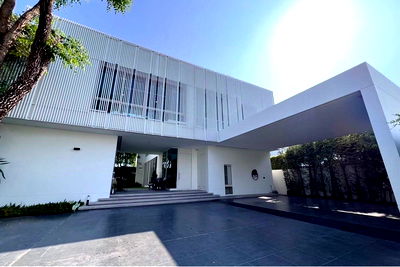 บ้านเดี่ยว เขตบางนา : [920071083-43] บ้านหรูบางนา 4 ห้องนอน พื้นที่กว้างขวาง