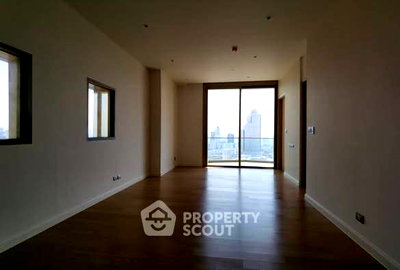 Condos for sale : 1-BR Condo at Magnolias Waterfront Residences near BTS Saphan Taksin (ID 2369416)