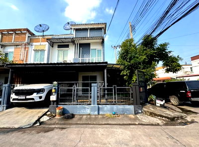 เช่าทาวน์โฮม ถนนเทพารักษ์ : ให้เช่าทาว์โฮม 2 ชั้น หมู่บ้าน เดอะคอนเน็ค 8  พร้อมเฟอร์ + อินเตอร์เน็ท + ค่าที่จอดรถ พร้อมเข้าอยู่