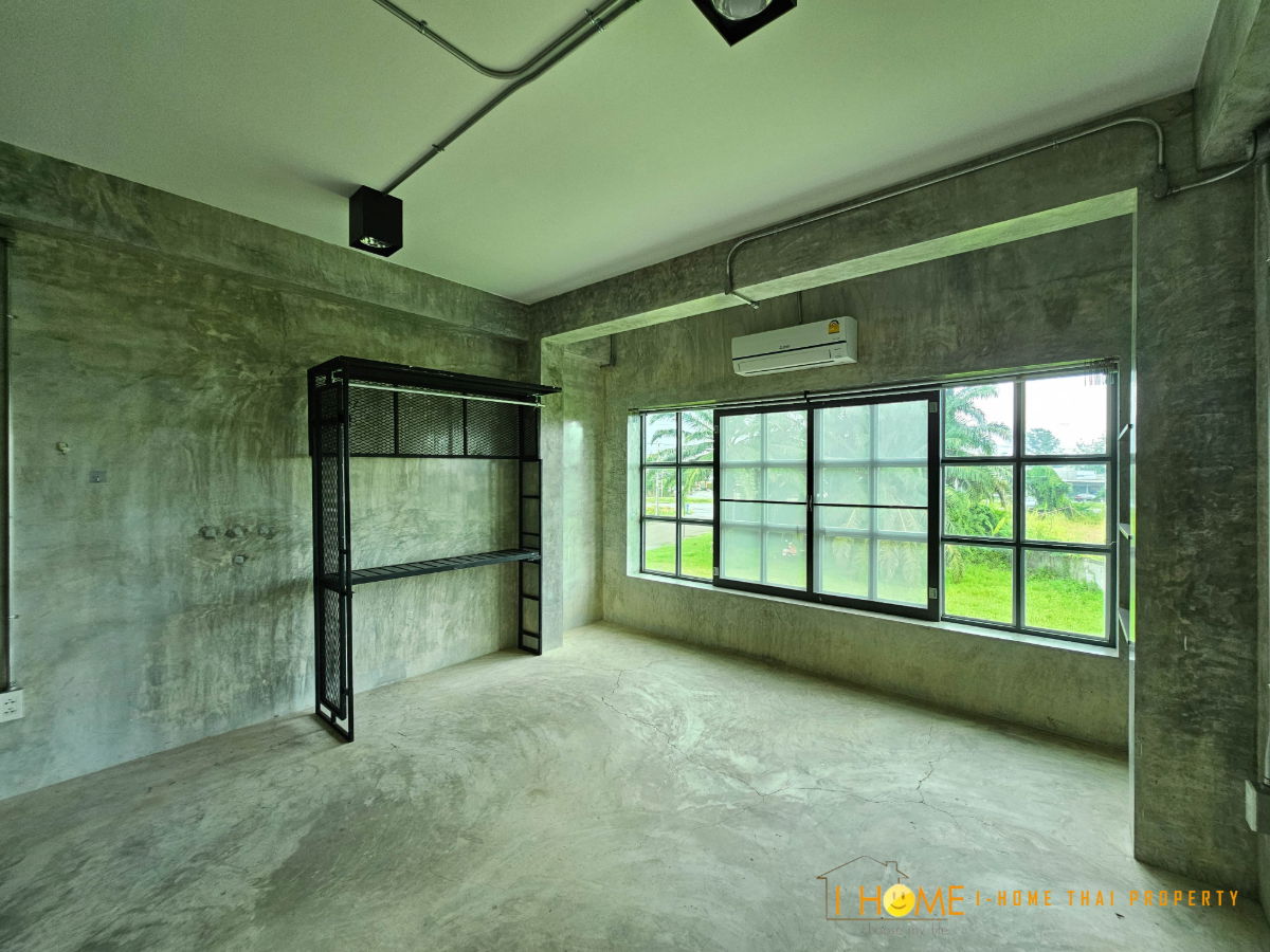 รูป บ้านเดี่ยวสองชั้นพร้อมห้องบนดาดฟ้า 2ห้องนอน 4 ห้องน้ำ 2 ห้องนั่งเล่น 1 ห้องออฟฟิศใหญ่ - รูปที่ 25/39