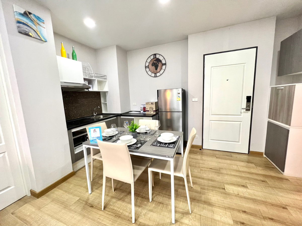 picture 2-bedroom unit in a new building in Munich. Great price: 17,000 THB. 2nd floor, pool view. Beautiful, brand new unit in a lovely building. - 11/31