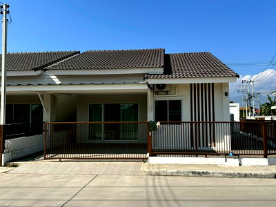 Houses for rent San Sai Provincial Electricity Authority :  Single storey house for rent with 3 bedrooms,2 toilets and 1 kitchen. 