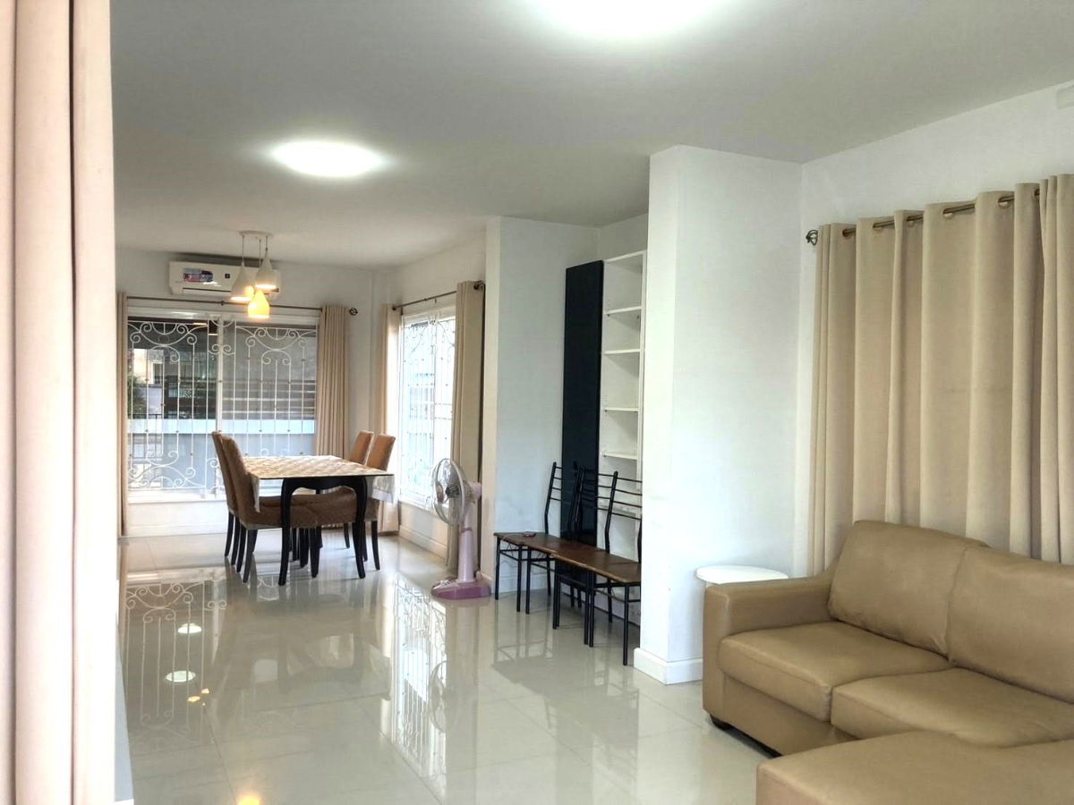 picture A house for rent with 3 bedrooms,3 toilets and 1 kitchen. - 2/15