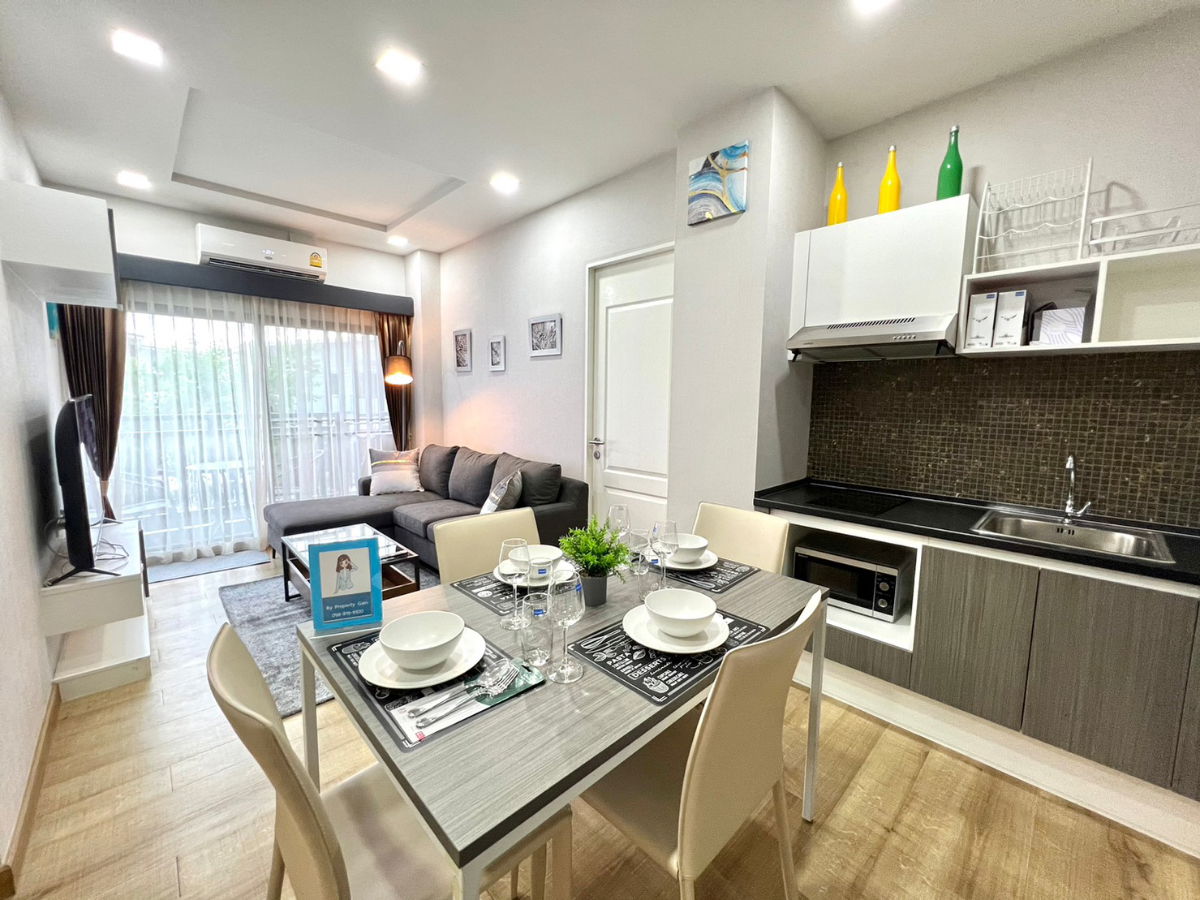 picture 2-bedroom unit in a new building in Munich. Great price: 17,000 THB. 2nd floor, pool view. Beautiful, brand new unit in a lovely building. - 13/31