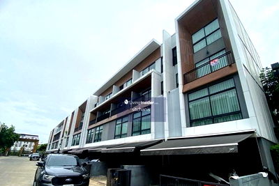 Townhouses for sale Suan Luang : [920071083-48] "Arden Pattanakarn: Your Bangkok City Oasis"