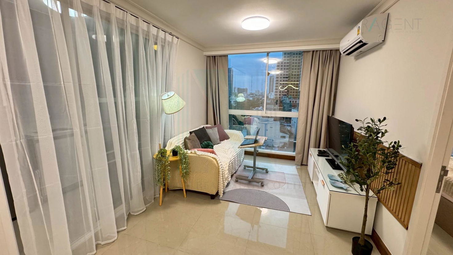 picture ðĐ For Sell Condo CHATEAU IN TOWN PHAHOLYOTHIN 11 Building 1, Floor 8,1 bed room, Room size 45 sqm - 3/8