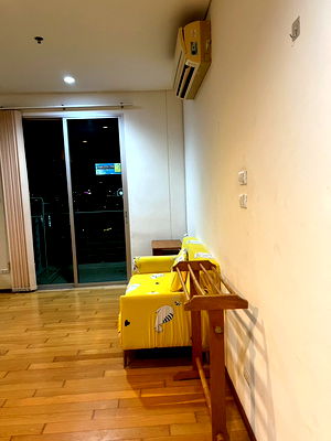 Condos for rent : Urgent rent! Beautiful room, special price! Villa Sathorn luxury condo - 1 bedroom - 40 sq.m. (Special room made of 1 bedroom with partition)