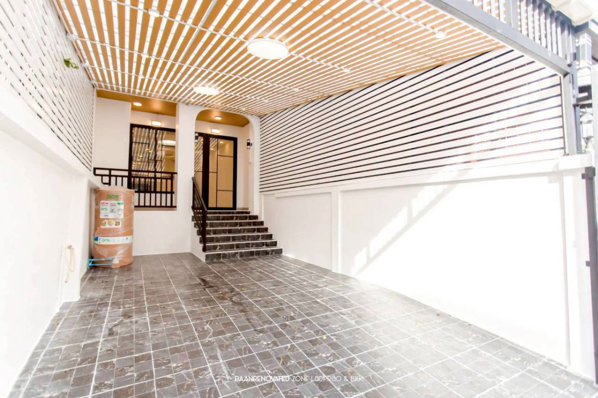 picture Urgent sale! 3-story townhome, Seri Thai 17, newly renovated in a stylish, eye-catching white design. Ready to move in. - 3/25