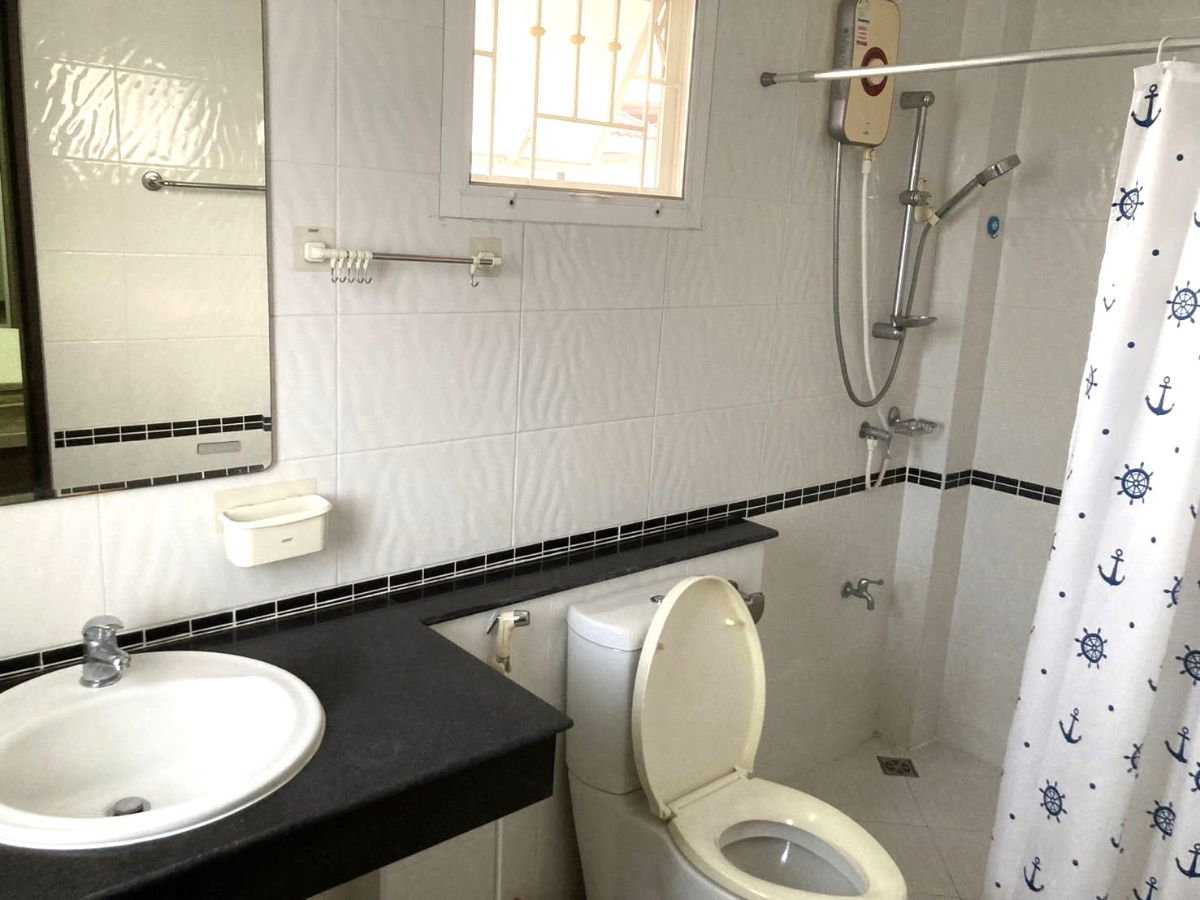 picture A house for rent with 3 bedrooms,3 toilets and 1 kitchen. - 9/15