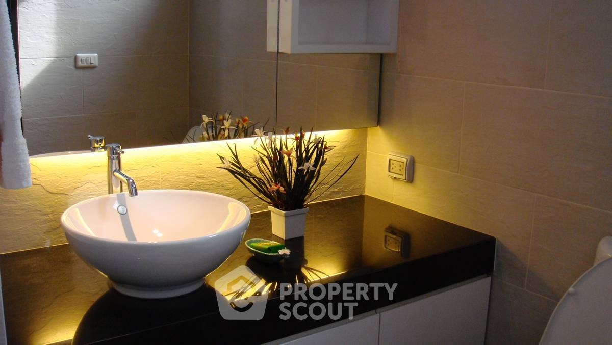 picture 2-BR Condo at Citi Smart Sukhumvit 18 near BTS Asok (ID 509785) - 9/10
