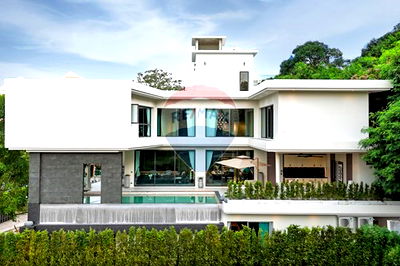 Houses for sale Bang Lamung Chonburi : [920471009-179] Modern 6 Bedroom Luxury Villa in the Heart of Pattaya
