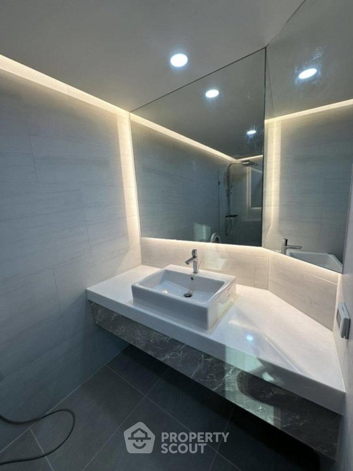 picture 200m To BTS Thong Lor | 3-BR 165 Sqm, Fifty Fifth Tower Thonglor (ID 2555980) - 8/12