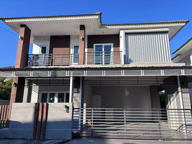 Two storey house for rent with 3 bedrooms,3 toilets and 1 kitchen. 